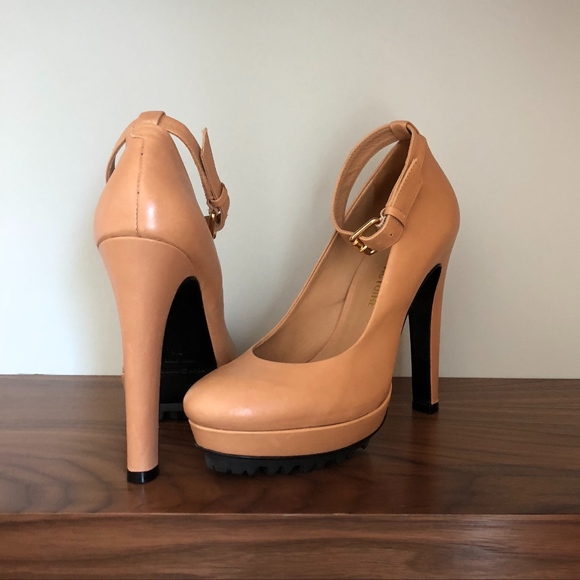 Pour La Victoire Heels - Picture 2 of 5